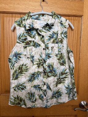 Liz Claiborne Sleeveless Button-Front Tropical Print Top - Green/Blue
